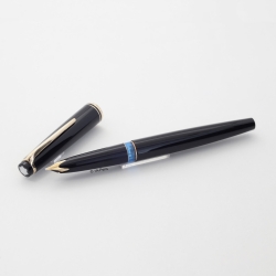 Montblanc 22P Black Cartridge-filler 14C B Italic Gold-nib Vintage